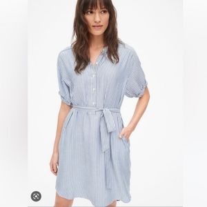 EUC Gap Pinstripe blue and white shirt dress